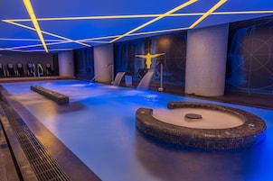 Salas para tratamentos a dois, sauna seca, banheira de hidromassagem