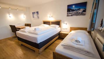 1 bedroom, iron/ironing board, cots/infant beds, free WiFi