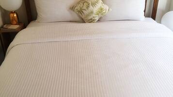 Classic-Doppelzimmer, 1 Queen-Bett | Hochwertige Bettwaren, Daunenbettdecken, Pillowtop-Betten