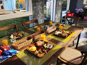 Free daily local cuisine breakfast 