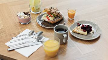 Free daily buffet breakfast