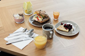 Free daily buffet breakfast