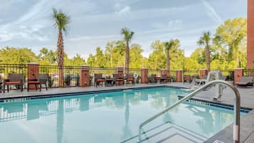 Outdoor pool, open 9:00 AM to 10:00 PM, pool loungers