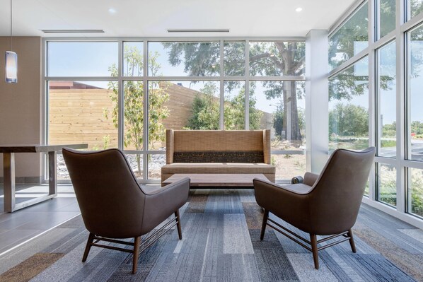 Lobby - Cambria Hotel Mount Pleasant – Charleston (Mount Pleasant)