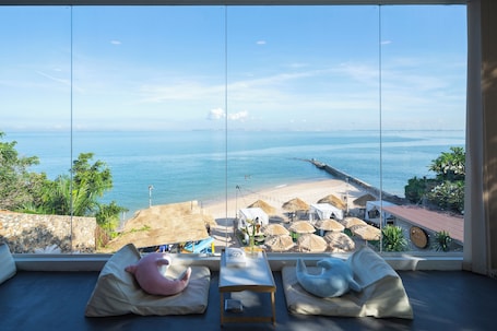 Café. Golden Tulip Pattaya Beach Resort