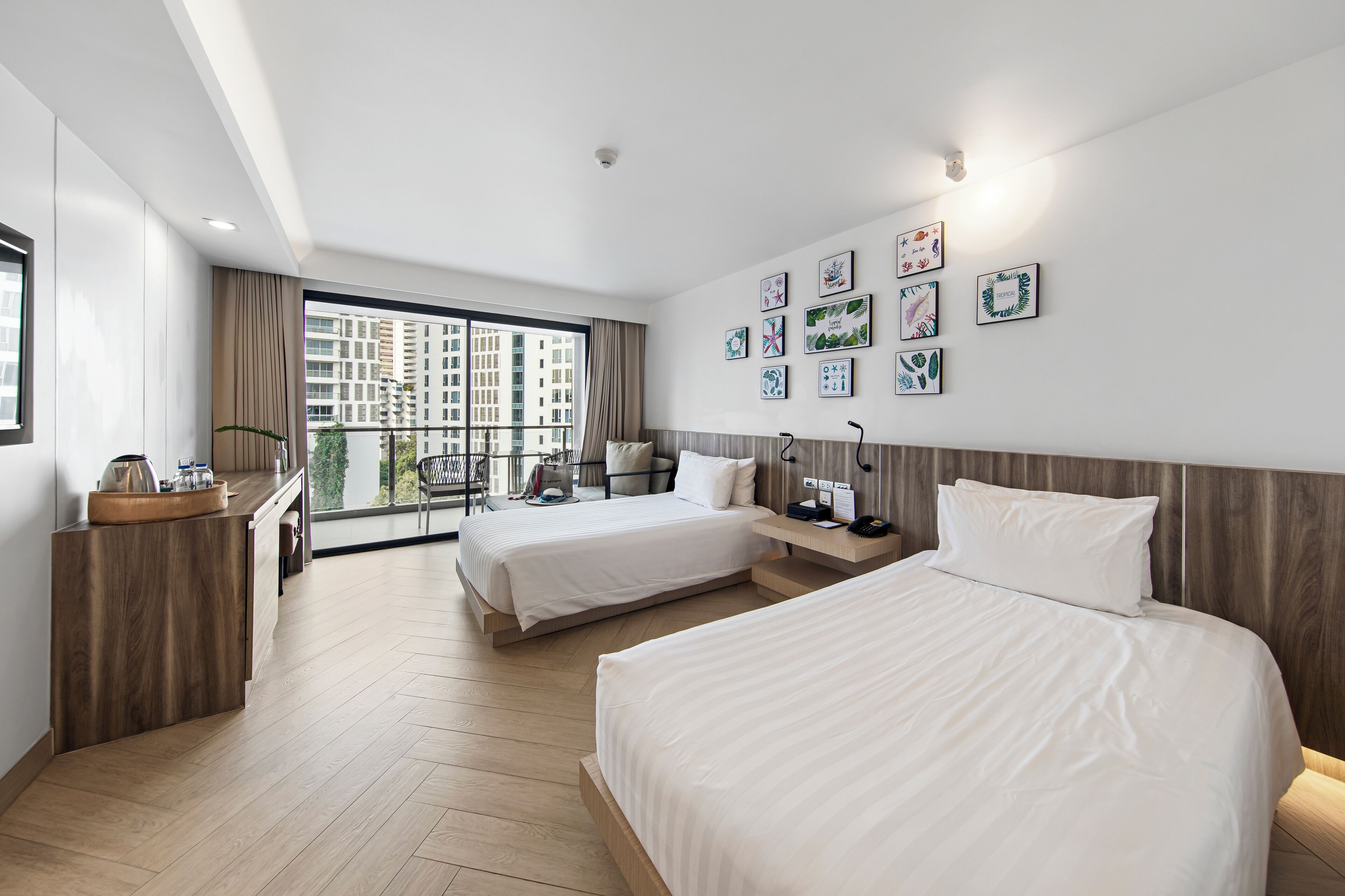 Chambre supérieure, 2 lits jumeaux, balcon | Système d’insonorisation, accès au Wi-Fi (inclus)