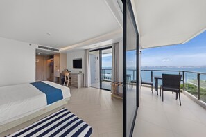 Terrace/patio - Golden Tulip Pattaya Beach Resort (Bang Lamung)