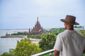 Chambre Deluxe, 1 très grand lit, balcon | Vue sur la plage/l’océan