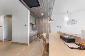 Deluxe Room, 1 Queen Bed, Balcony