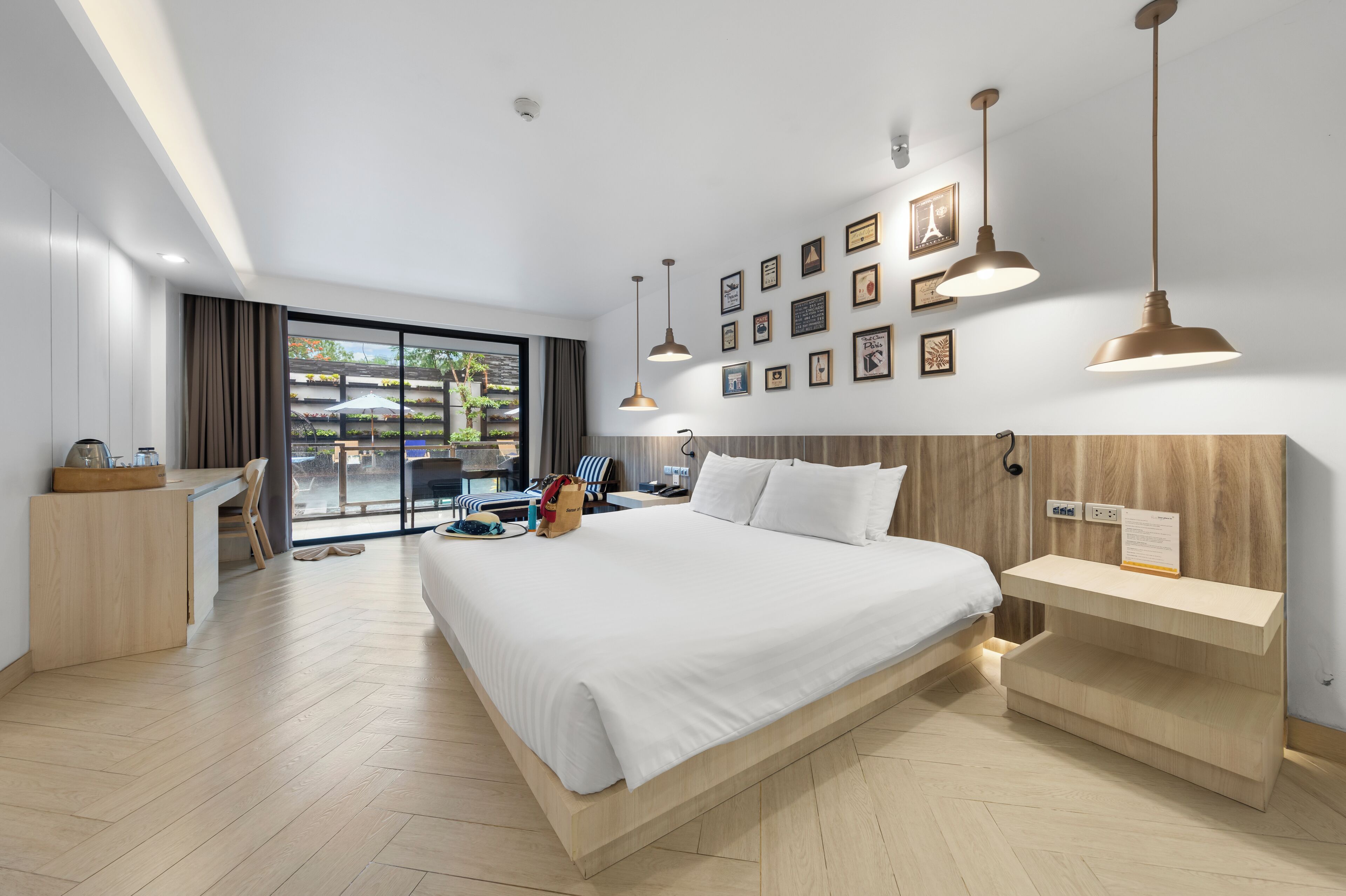 Pool Access King Room | Système d’insonorisation, accès au Wi-Fi (inclus)