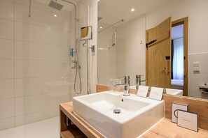 Suite, 2 Bedrooms, Garden Area | Bathroom