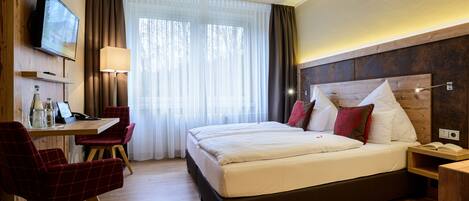 1 bedroom, premium bedding, desk, free WiFi