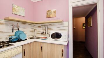 Apartment | Eigene Küche | Kühlschrank, Mikrowelle, Herdplatte, Wasserkocher