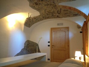 Superior Double Room (Asteroide) | 1 bedroom, down duvets, Select Comfort beds, in-room safe - B&B Il Piccolo Principe (Bieno)