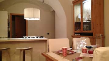 Petit déjeuner complet compris tous les jours