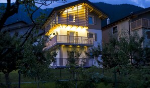 Front of property – evening/night - B&B Il Piccolo Principe (Bieno)
