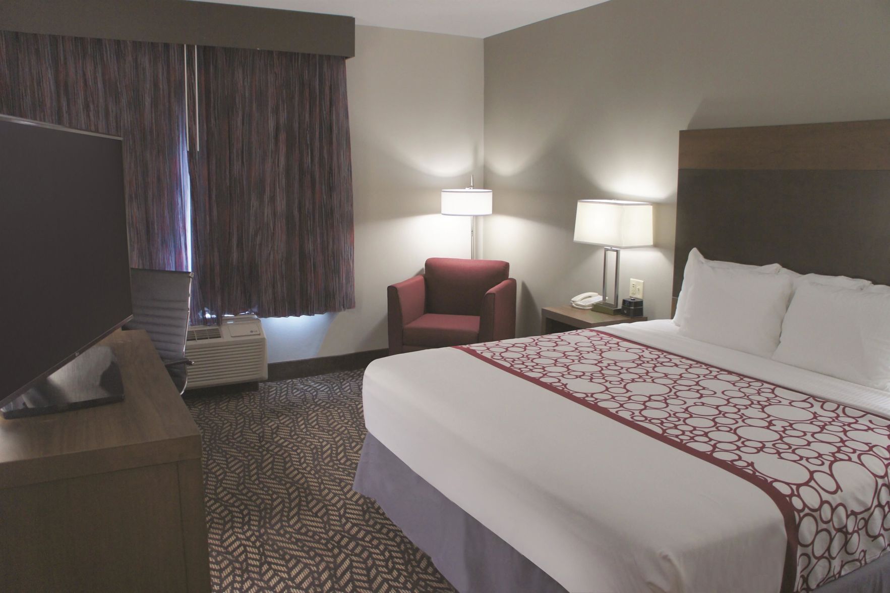 Pillow-top beds, desk, soundproofing, iron/ironing board