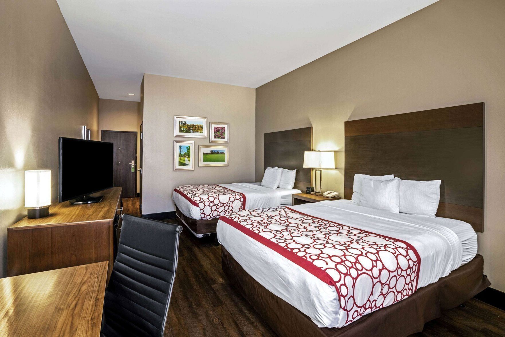 Pillow-top beds, desk, soundproofing, iron/ironing board