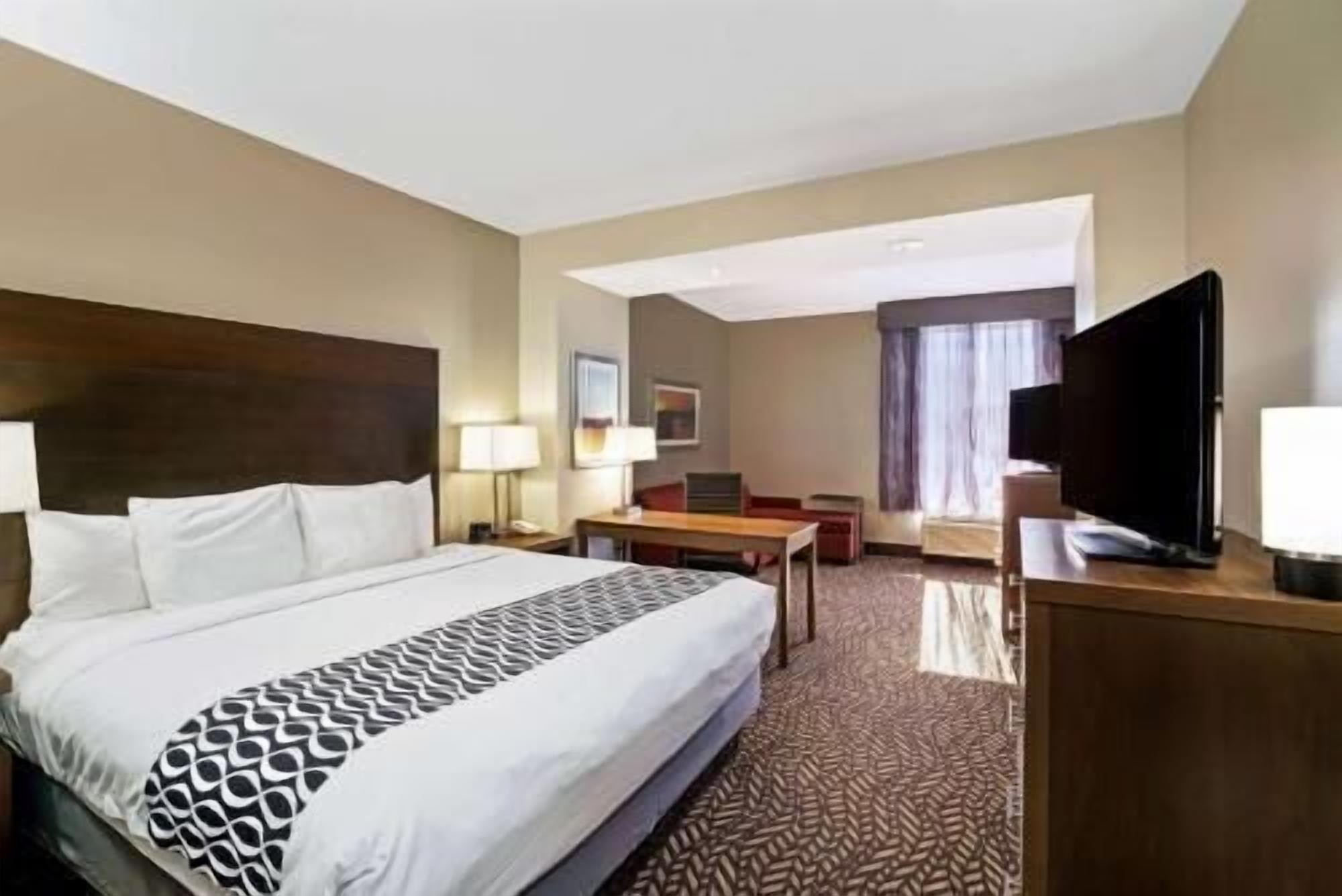 Pillow-top beds, desk, soundproofing, iron/ironing board