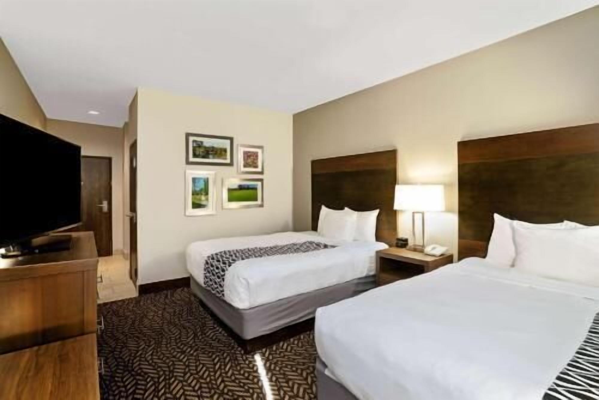 Pillow-top beds, desk, soundproofing, iron/ironing board