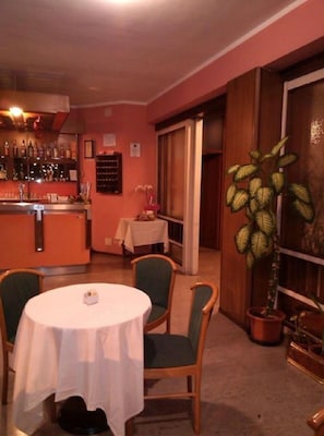 Bar (in der Unterkunft)