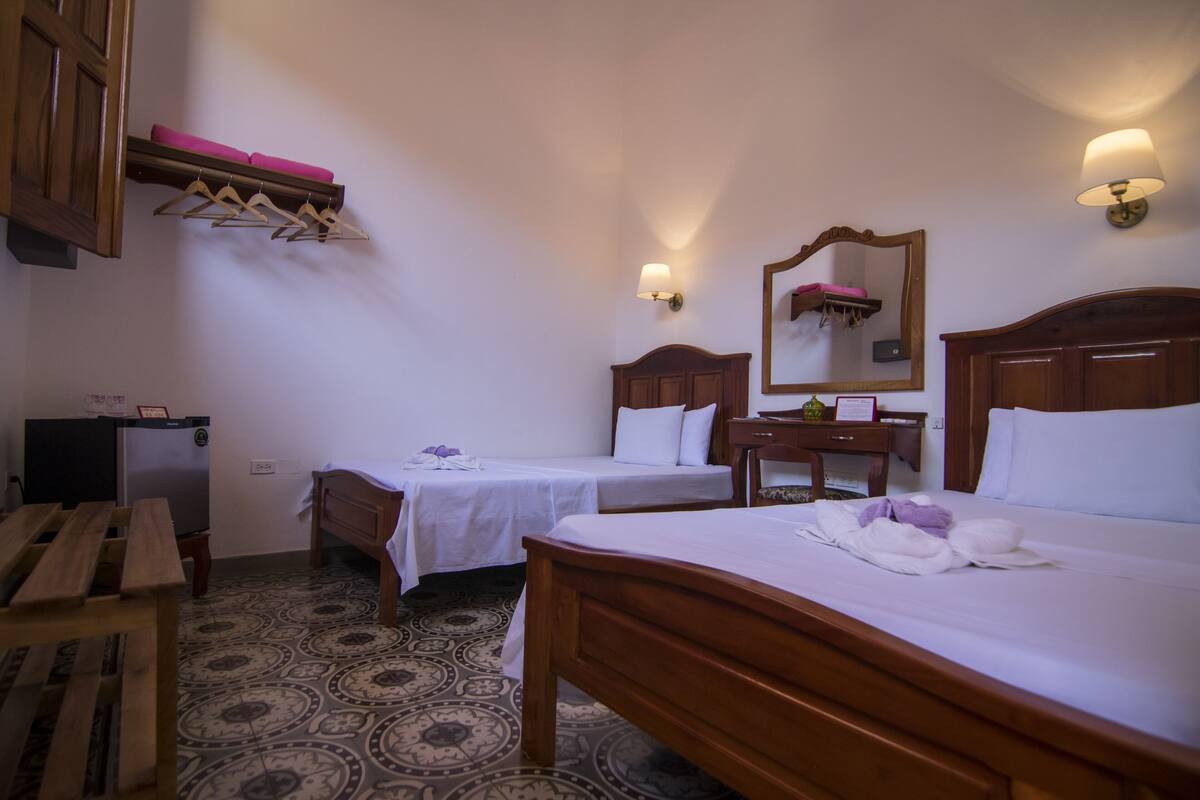 Familiekamer | Een kluis op de kamer, verduisterende gordijnen, geluiddichte muren