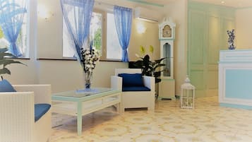 Área de estar no saguão