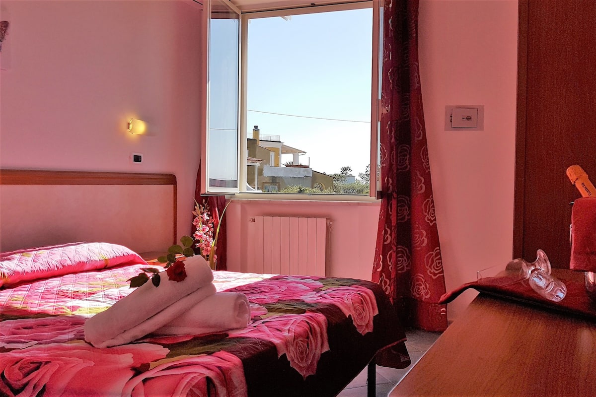 Double Room | In-room safe, desk, bed sheets