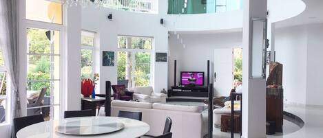 Bungalow Premium, 4 habitaciones, baño privado, vista a la colina | Servicio a la habitación