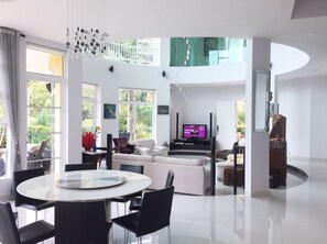 Premium Bungalow, 4 Bedrooms, Private Bathroom, Hill View | In-room dining - Crystal Cameron Highlands (Tanah Rata)