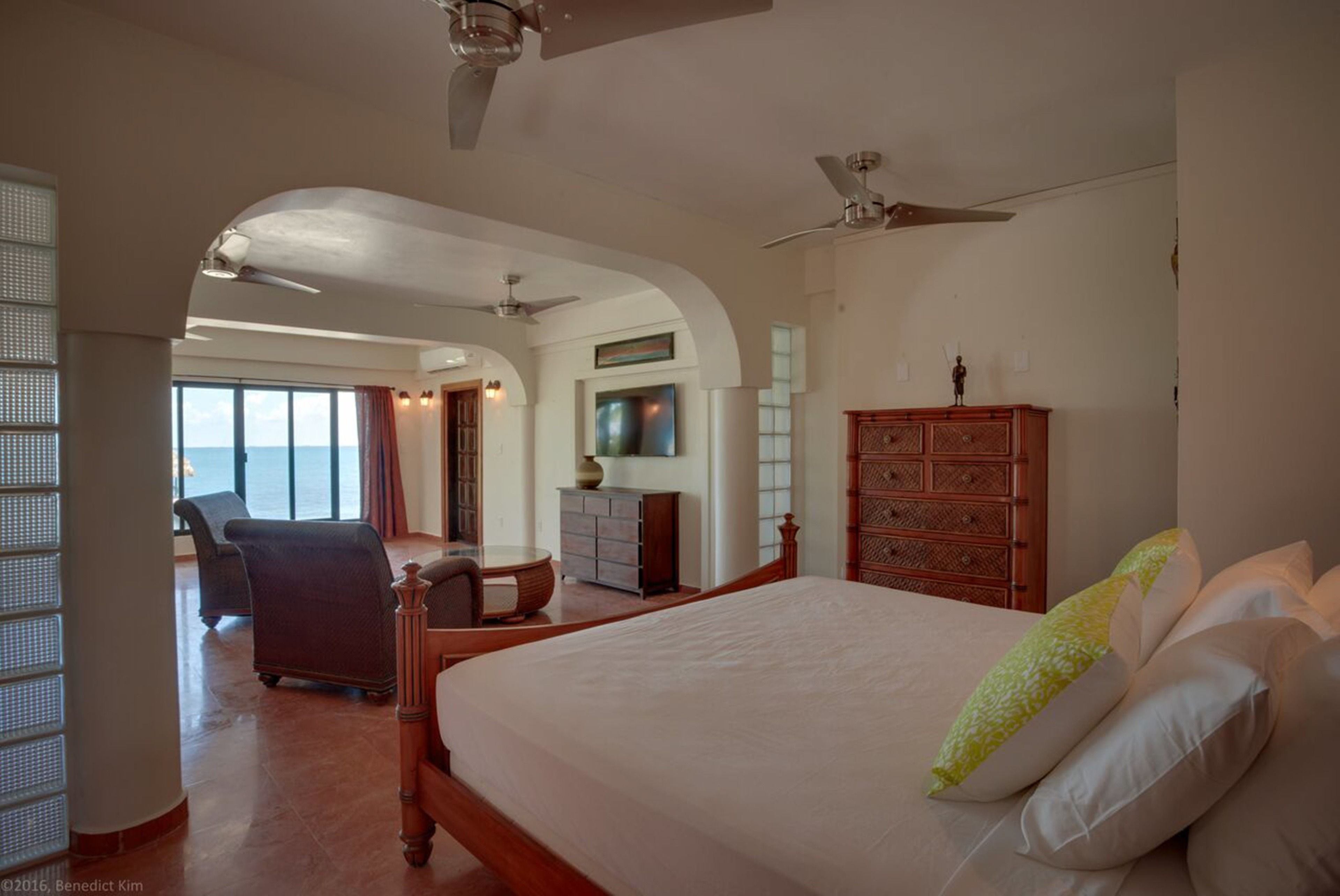 Rumah Mewah, beberapa kamar, kamar mandi pribadi, tepi laut | 6 kamar tidur, seprai premium, minibar, dan brankas