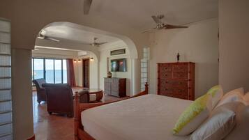 Rumah Mewah, beberapa kamar, kamar mandi pribadi, tepi laut | 6 kamar tidur, seprai premium, minibar, dan brankas