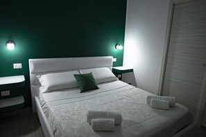 Room, Garden View | Minibar, in-room safe, desk, soundproofing - Residenza Magnolia (Tropea)