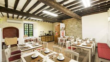 Daily continental breakfast (EUR 12 per person)