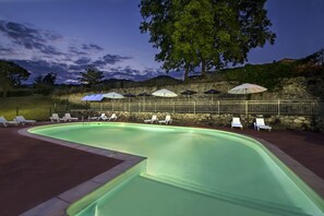 Seasonal outdoor pool, pool umbrellas, pool loungers - Le Moulin de Sournia (Sournia)