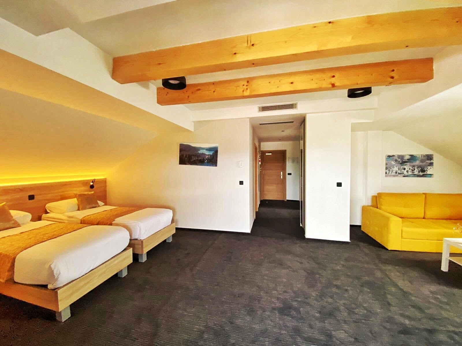 suite, balcony | premium bedding, minibar, in-room safe, desk