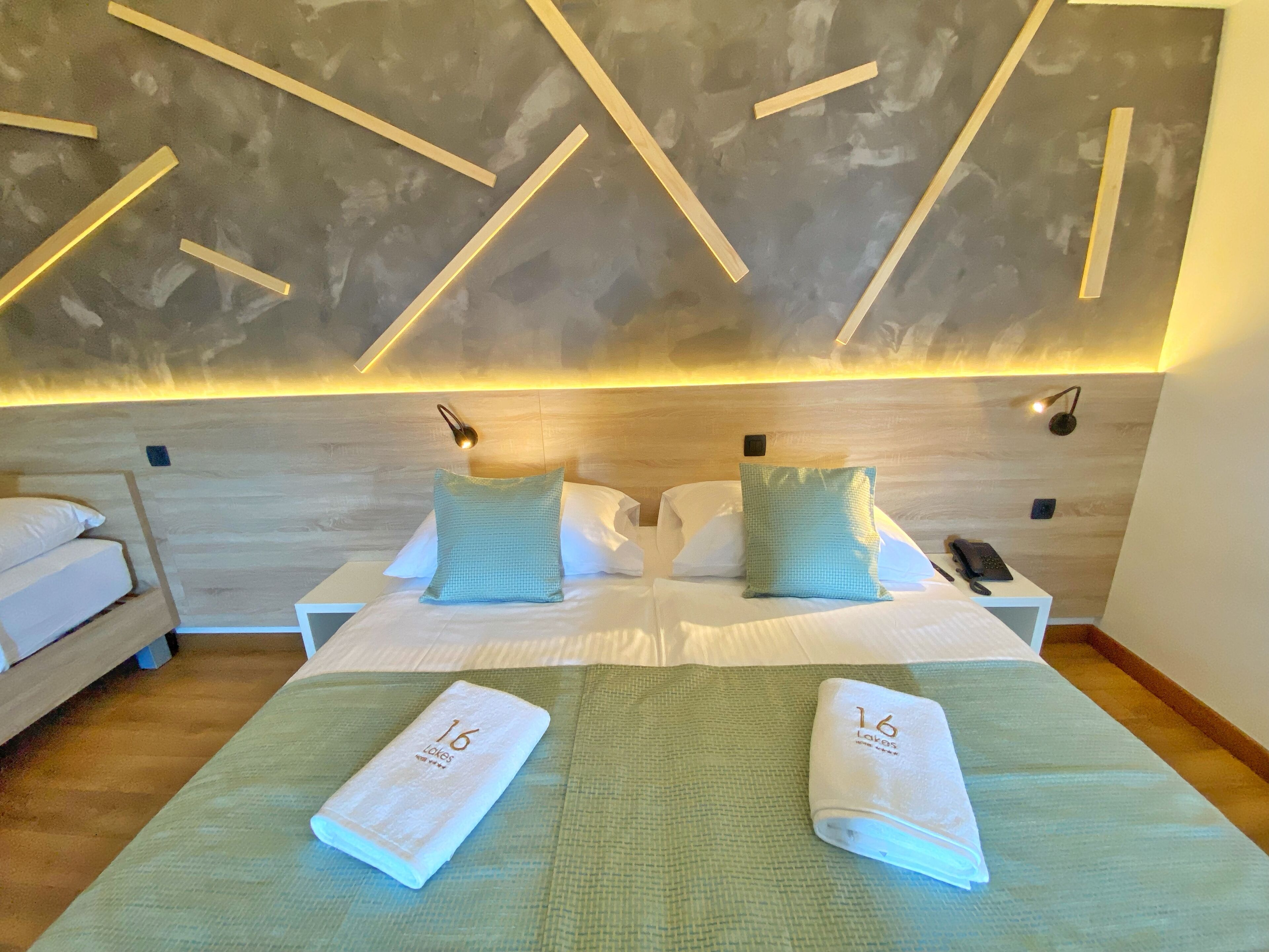 triple room | premium bedding, minibar, in-room safe, desk