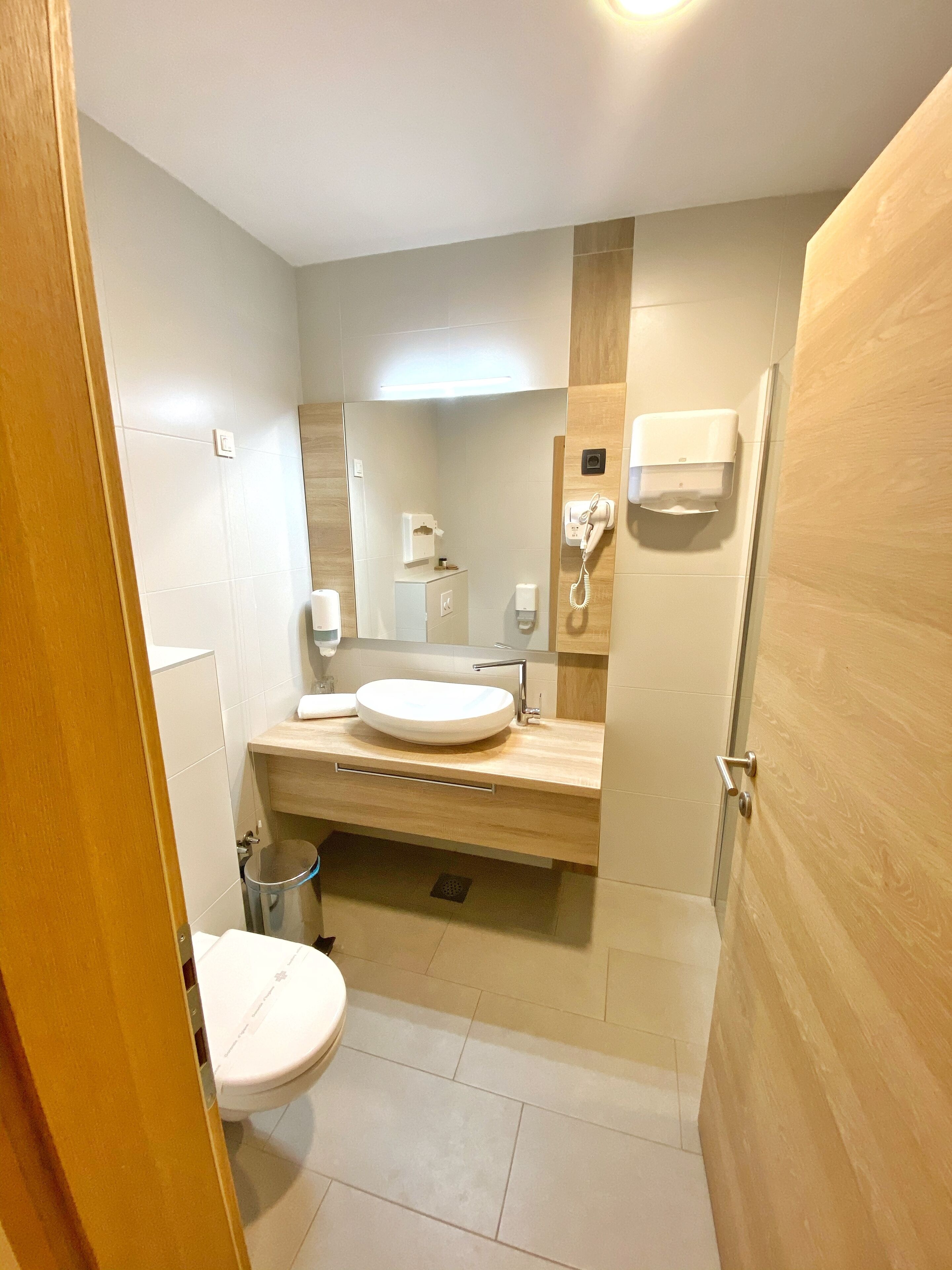 family quadruple room | bathroom | shower, rainfall showerhead, free toiletries, hair dryer