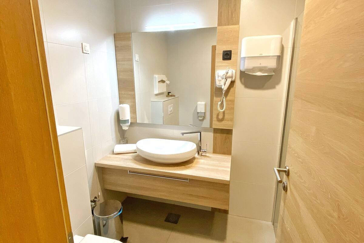 family quadruple room | bathroom | shower, rainfall showerhead, free toiletries, hair dryer
