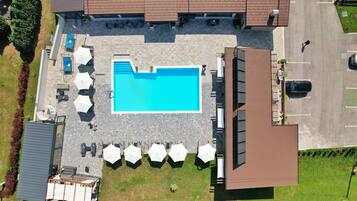 Seasonal outdoor pool, sun loungers