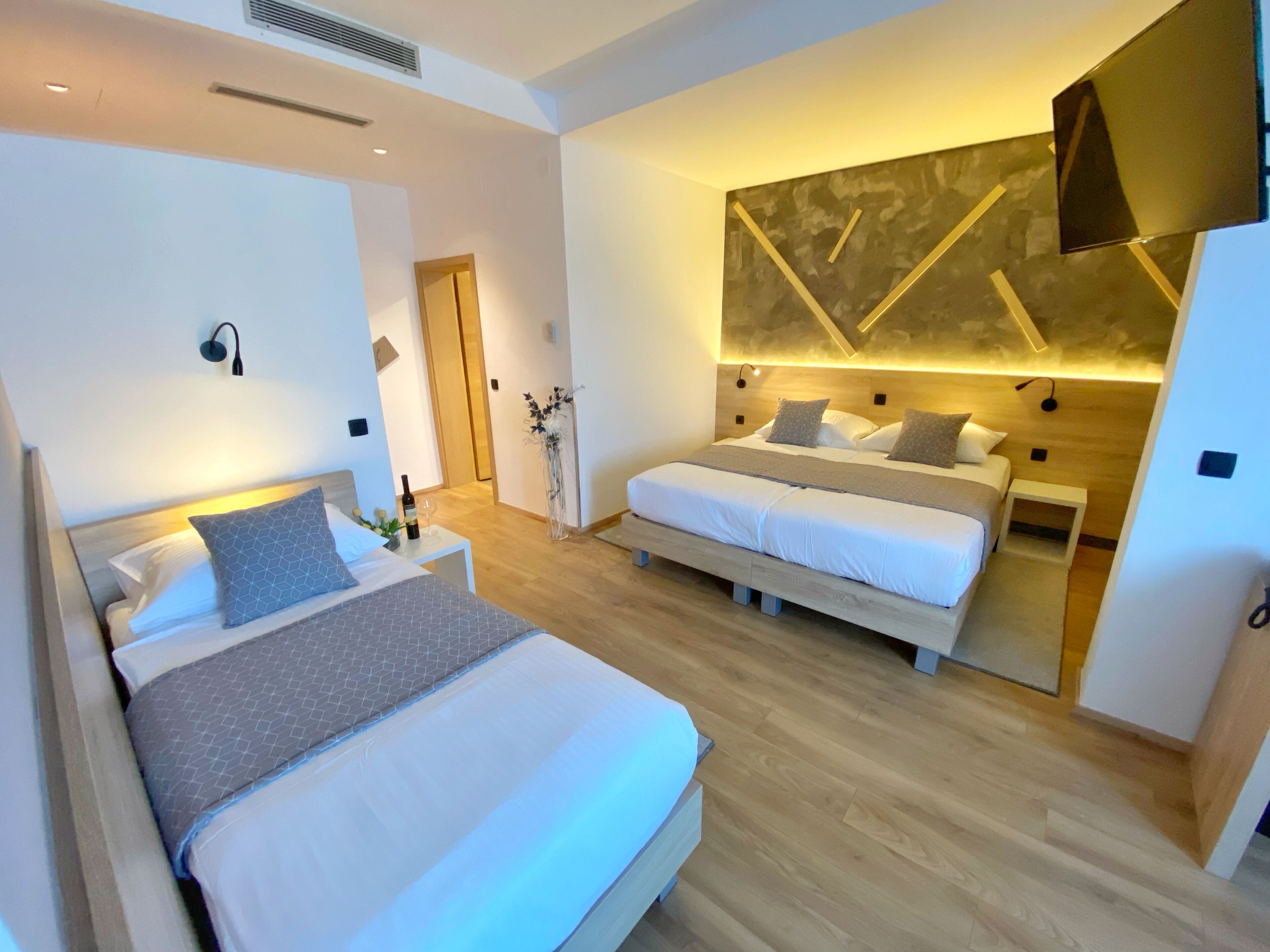 triple room | premium bedding, minibar, in-room safe, desk