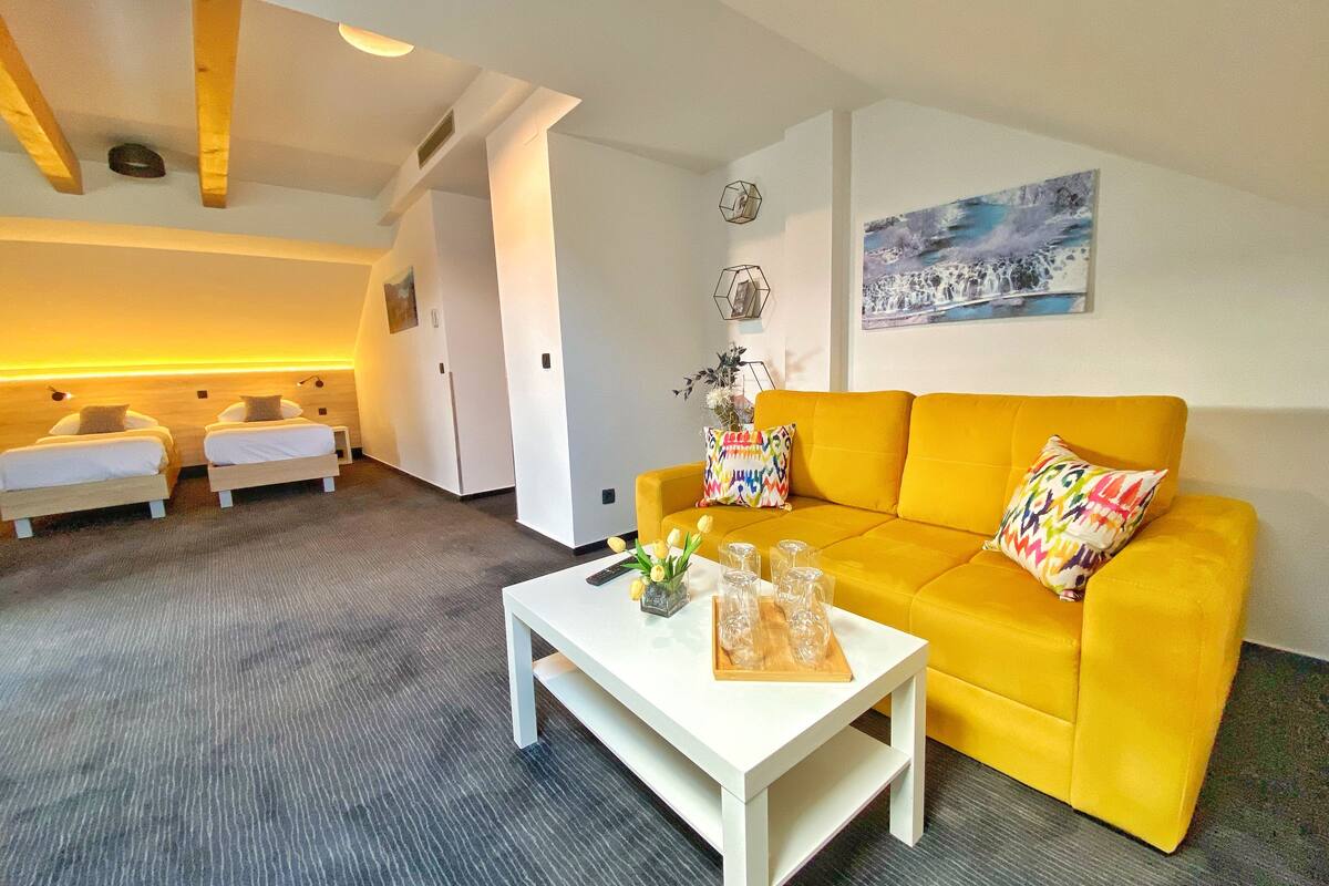 suite, balcony | premium bedding, minibar, in-room safe, desk