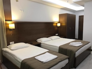 Minibar, Schreibtisch, kostenloses WLAN