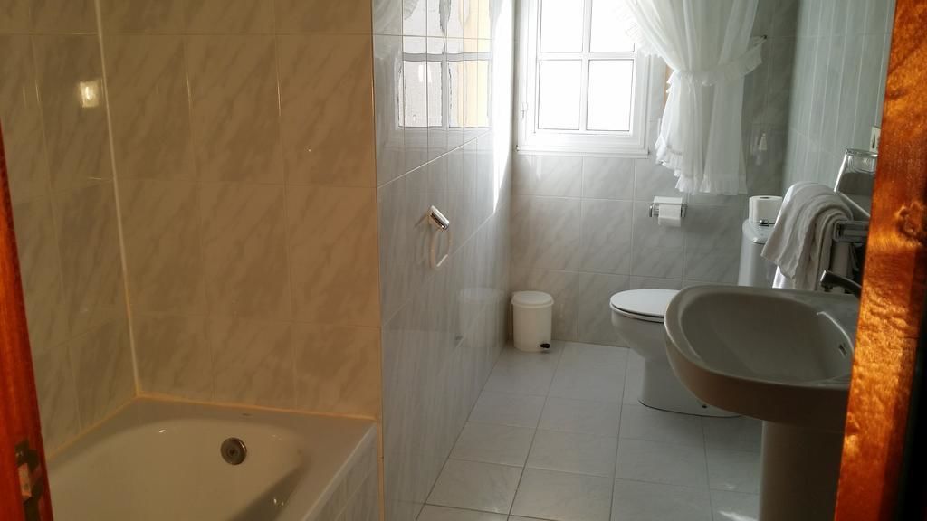 single room | bathroom | shower, towels