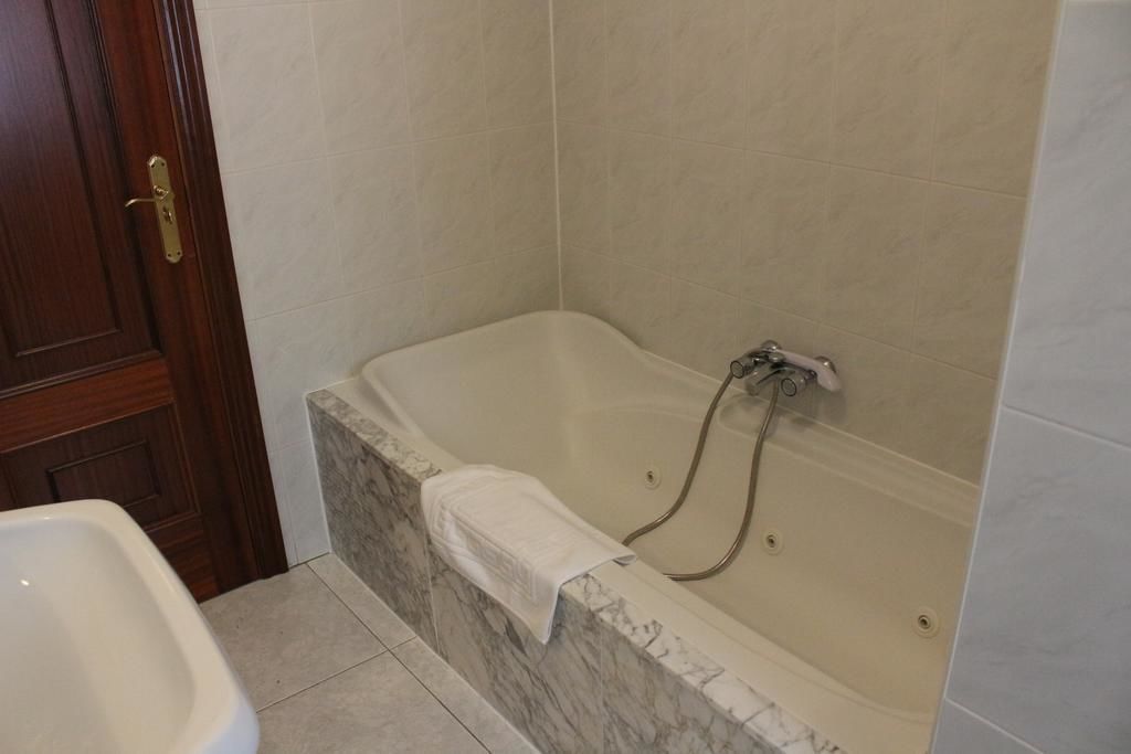 double or twin room | bathroom | shower, towels