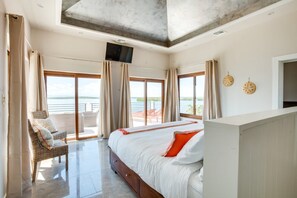 Luxury House, 4 Bedrooms, Private Pool, Lakeside | 4 bedrooms, premium bedding, minibar, in-room safe - Villa Laguna Gecko (Placencia)