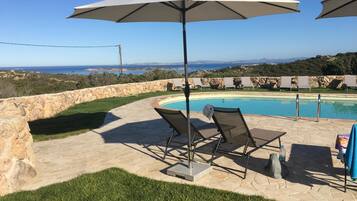Seasonal outdoor pool, open 6:00 AM to 11:30 AM, pool umbrellas