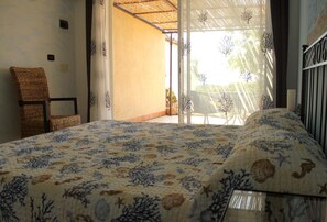 Superior Double Room | Peralatan tempat tidur premium, tilam berlapik, bar mini 