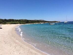 Beach nearby, white sand, 2 beach bars - Brise Marine (Bonifacio)