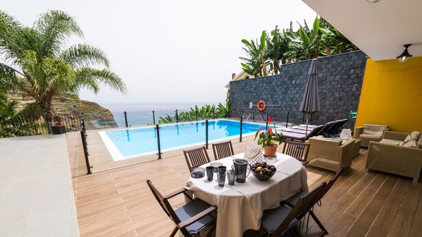 Outdoor dining - Atlantic Pearl Villa - ETC Madeira (Calheta)